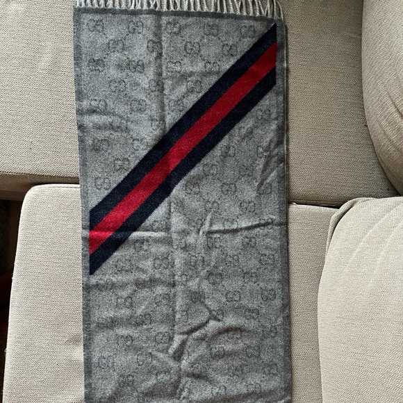 Gucci Scarf - Picture 2 of 3